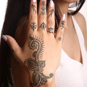 semi permanent Tattoo | Lasts up to 2 weeks | Temporary Tattoo | Christmas Gift Idea | Jagua henna | tatouage temporaire | Natural Black henna | sexy hand tattoo | traditional henna tattoo